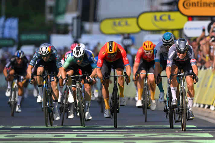 Jasper Philipsen war im Massensprint der 16. Etappe der Tour de France 2024 nicht zu schlagen