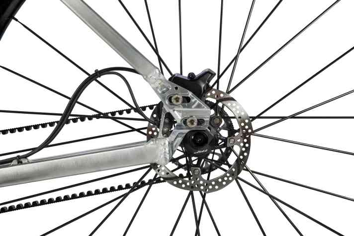Verschiebbare Ausfallenden erlauben in Kombination mit einer Singlespeed-Nabe das Spannen des Gates-Riemens.