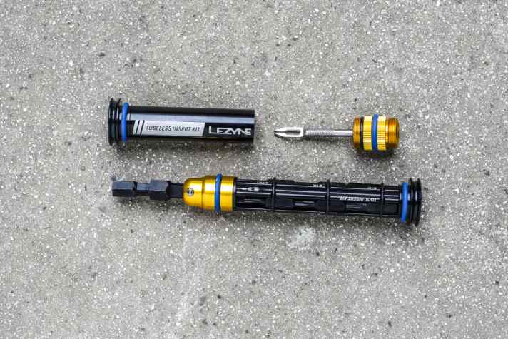 Lezyne hat mit dem Dual Insert Kit ebenfalls ein praktisches Tool im Sortiment - leider fehlt ein Kettennieter