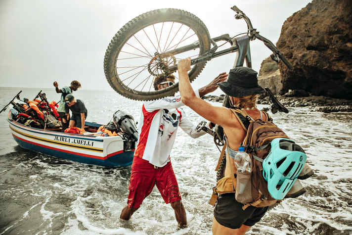 Es gibt kein Zurück mehr auf dem King-Fisher-Trail. Aber am Ende einen traumhaften Badestrand und Gott sei Dank Nelito, der einen mit dem Boot abholen kommt. Foto: Moritz Garhammer