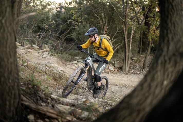 Auf den anspruchsvollen Uphill-Trails von Finale Ligure konnte der CF CentriX mit Kraft und Beständigkeit punkten.