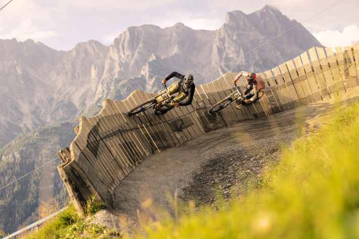 Kurven ballern auf der Flying Gangster. | Epic Bikepark
