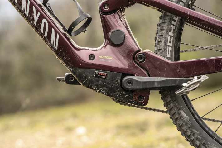 Canyon hat den Bosch Performance SX unsichtbar im Rahmen integriert.