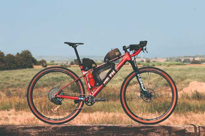 Getuned mit Rennlenker ist das BMC Twostroke fit für die Langstrecke.