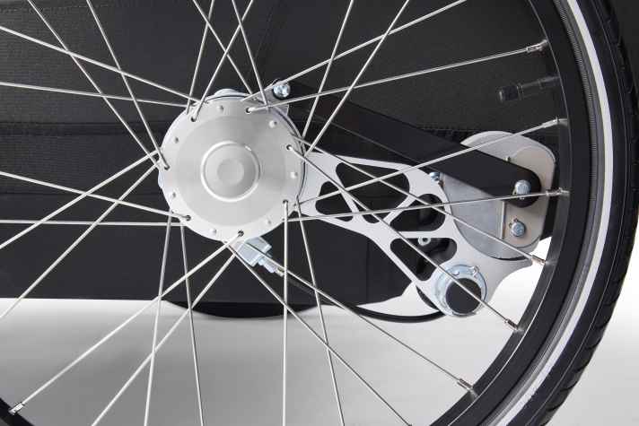 Croozer setzt bei seinen Anhängern auf eine innovative Federung an den Achsen, die sich automatisch einstellt und so Unebenheiten ausgleicht und abdämpft. | pd-f