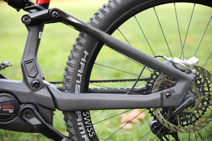 Das No Pogo SL ist das erste E-MTB mit Carbon-Rahmen von Centurion. Auch der Hinterbau ist aus Kohlefaser.