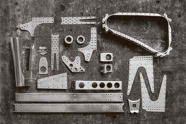 Die Einzelteile des Rahmens erinnern an einen Stabilbaukasten. Kaum zu glauben, dass daraus ein Mountainbike für harten Geländeeinsatz entstanden ist.
