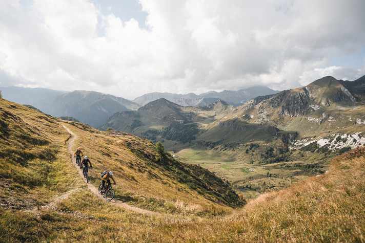 Nicht alle Trails fahren sich in diesen einsamen Bergen so geschmeidig. Manche Abschnitte sind nur handbreit.