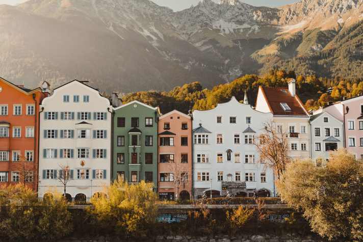 Innsbruck: Das Hochgebirge direkt über der Stadt - nur die legalen Bike-Routen darin muss man in der Karte erstmal suchen.