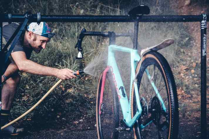 Bike-Wash mit Gartenschlauch