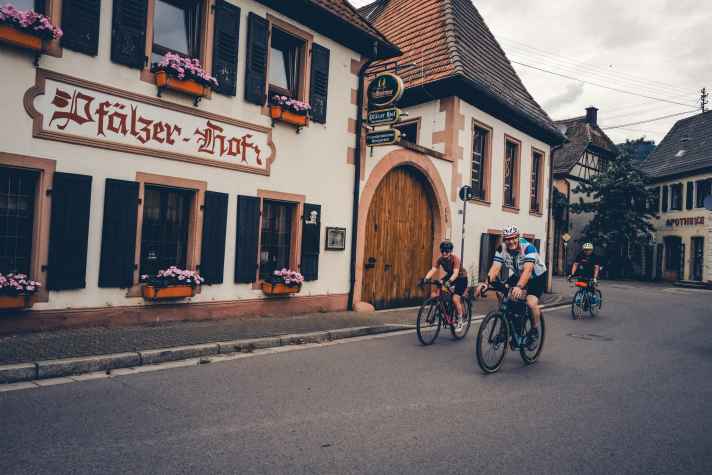 Schließlich finde ich mit Volker und Elmar zwei Mitstreiter für die 55-Kilometer-Runde mit dem schönen Namen “Reblaus”.