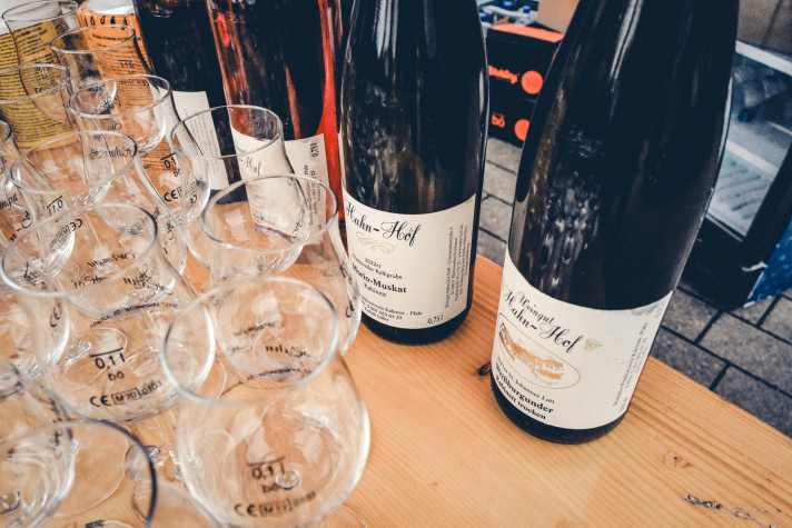 Und wer will, kann sogar Pfälzer Wein verköstigen.