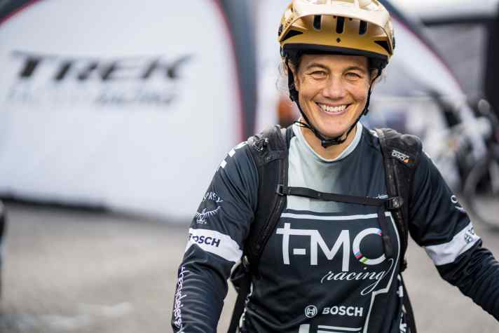 Für Sponsor Trek ist die Mutter eines sechsjährigen Sohnes nicht nur auf der Rennstrecke unterwegs. Sie engagiert sich auch im Athleten-Management und in der Produktentwicklung.