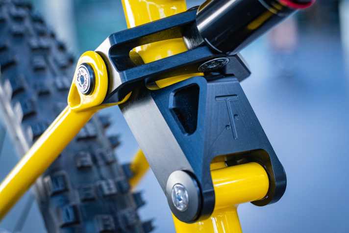 Eigentlich unbezahlbar: Frästeile wie diese Umlenkwippe wären, in Technikerstunden abgerechnet, in Kleinstserie nicht darstellbar. Für viele Aussteller geht es beim Rahmenbau auch um Leidenschaft und Schaffensdrang.