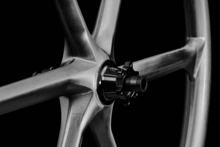 Fast zu schön, um sie auf dem Trail schmutzig zu machen: Bike Ahead Laufräder Biturbo RSX