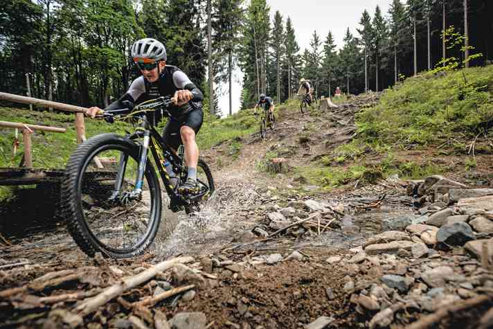 Die lange Auffahrt von tschechischer Seite über den Fichtelberg zurück nach Oberwiesenthal, wird am Schluss nochmal belohnt.