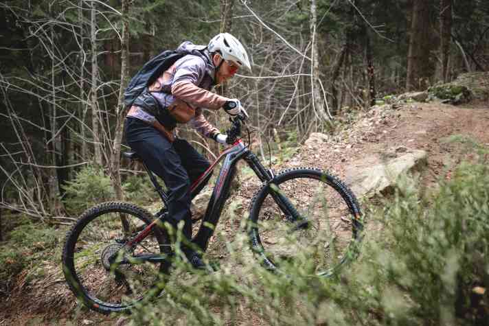 In technischen Uphills kommt das Bike etwas früher an seine Grenzen, klettert mit langen Kettenstreben und guter Bereifung aber ordentlich.