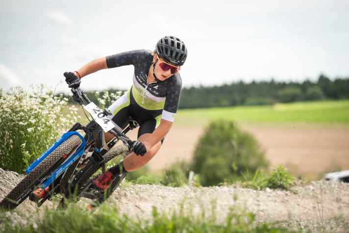 Paulina Lange eifert großen Cross-Country-Vorbildern nach. Im BIKE Junior Team kann sie auf die beste Unterstützung zählen.