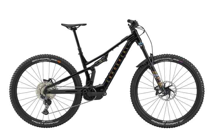 Das Commencal T.E.M.P.O. Power Essential ist mit 5600 Euro das günstigere der zwei Modellvarianten und kommt mit preiswerter Ausstattung.
