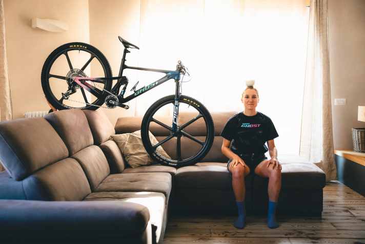 Cape-Epic-Siegerin, Weltcup-Podiumsfahrerin, Ghost-Werksfahrerin – Nicole Koller gehört zur absoluten Weltklasse im Cross-Country-Zirkus.