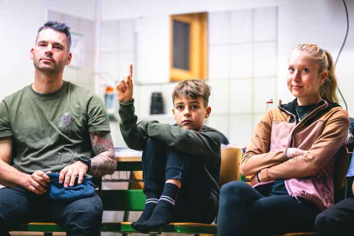 Zwischen Thomas Slavik und Sara Cortinovis sitzend sind alle Kinder-Fragen erlaubt. Das macht das Ghost BIKE Crosscountry Jugendcamp zu einem einzigartigen Event.