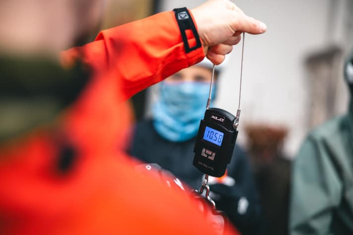 Das High-End-Race-Fully ist mit unter 10,6 Kilo auch für den dreizehnjährigen Hugo leicht genug.