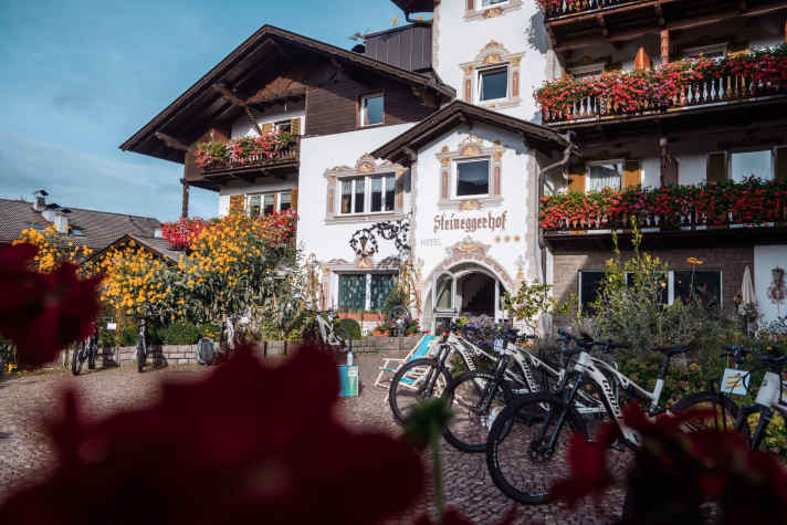 Seit 30 Jahren auf Biker ausgerichtet: der Steineggerhof. Heute mit 100% Bio-Küche und Fahrtechnik-Events.