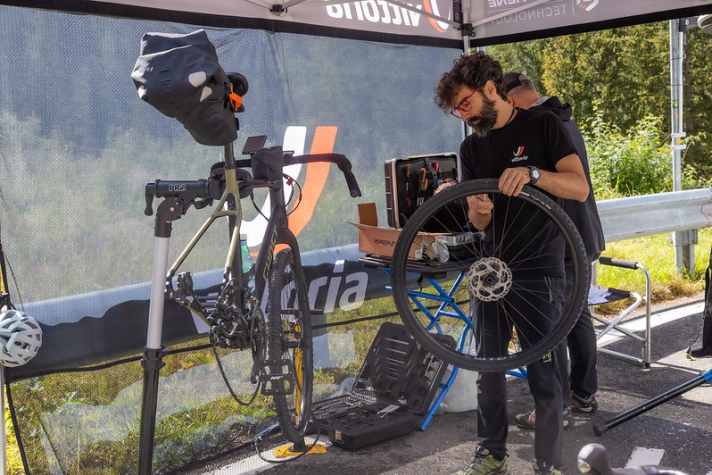 An einem technischen Defekt soll das Erlebnis auf keinen Fall scheitern: Tech-Station von Vittoria.