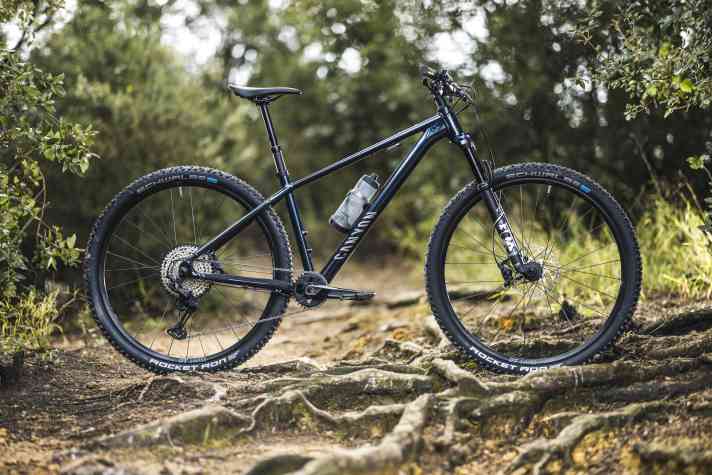 Star der Linie ist das Topmodell Canyon Grand Canyon 8 für 1699 Euro. Hier steht echtes Mountainbiken im Lastenheft.