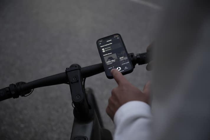 Auch bei Fazua kommen Verbesserungen für den Antrieb per Software-Update auf die App.