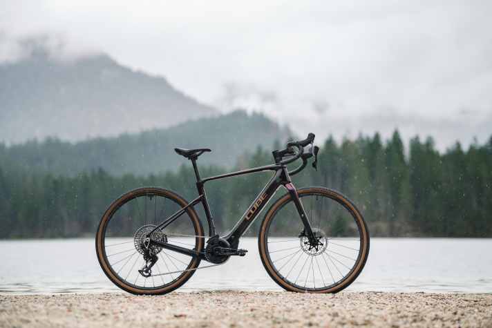 Das Nuroad Hybrid C:62 SLT 400X ist die sportliche Speerspitze der Serie und kostet 6999 Euro.