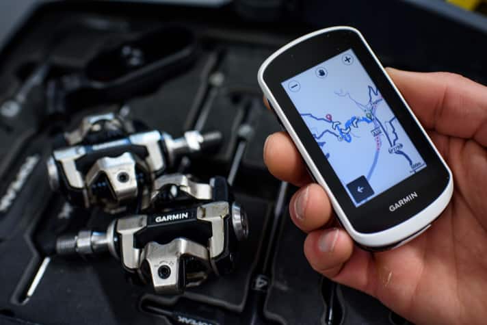 Für unsere Reichweitentests haben wir ein standardisiertes Messprozedere, bei dem wir den Fahrerinput mit den Rally XC 200 Wattmesspedalen von Garmin konstant halten. So kommen wir auf fair und realistisch vergleichbare Werte.