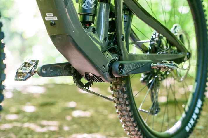 Im Unterrohr versteckt sich der unter 2 Kilo leichte Fazua Ride 60 Antrieb. Bei Ghost sind davon nur die Kühlrippen und das Turbinen-Logo zu sehen.