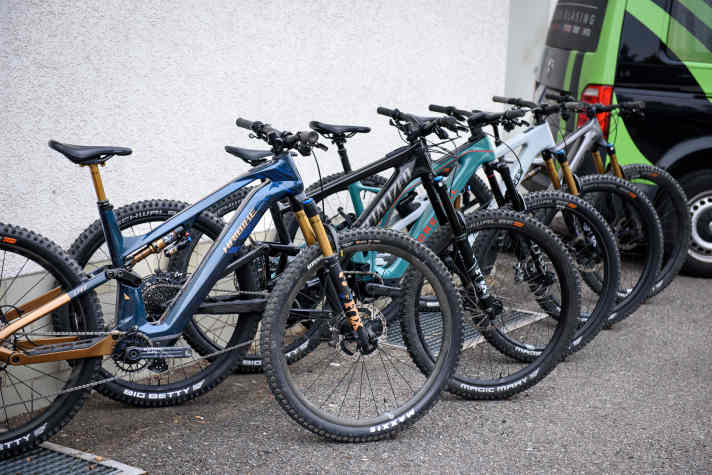 In der Praxis und im Labor konnten wir den neuen Ride-60-Antrieb von Fazua schon ausführlich mit den wichtigsten Konkurrenten vergleichen. Den kompletten Test der spannendsten Motoren für Light E-MTBs finden in EMTB 5/22 - oder als Einzeltests auf unserer Website.