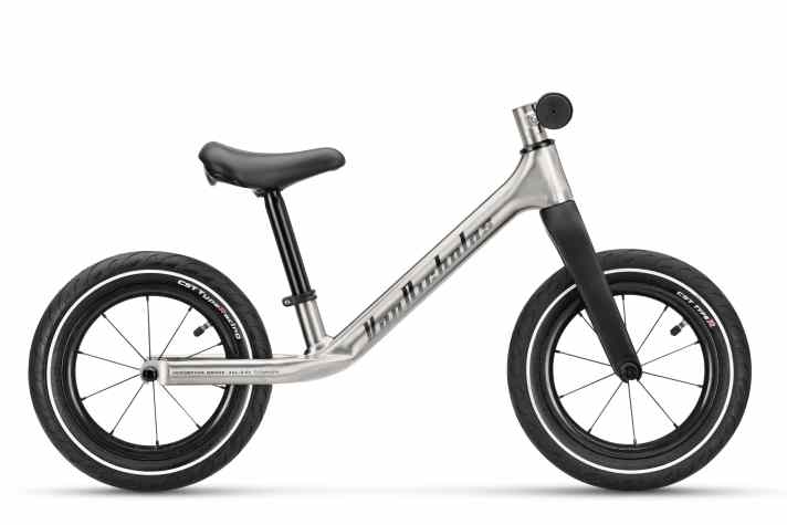Ein Laufrad, das mit wächst. Das Ventus Jr. mit höhenverstellbarem Fahrradsattel.
