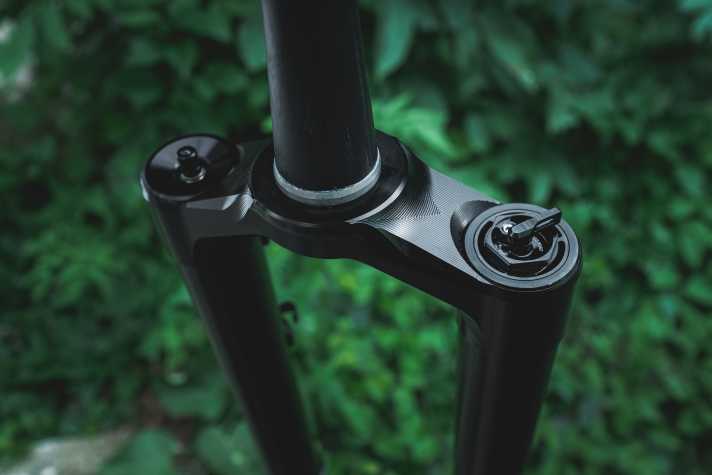 Die Intend Samurai verwendet die Race Day-Kartusche von Rockshox.