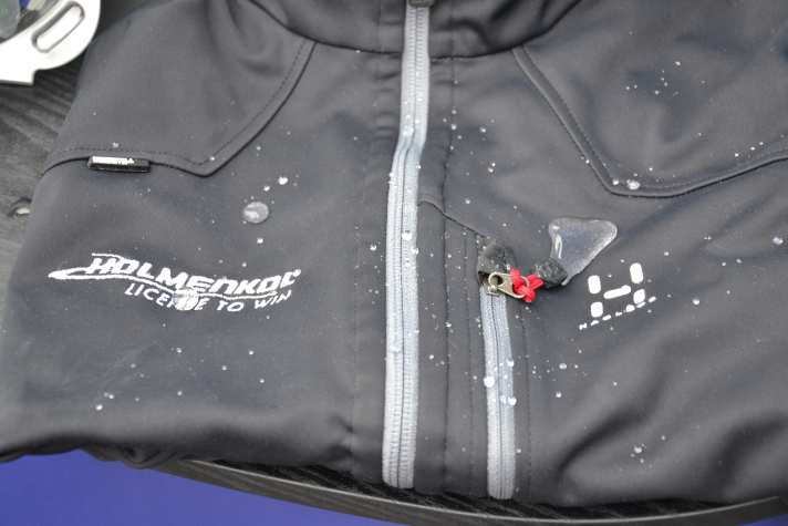 Bekannt für Ski-Wachs, bietet Holmenkol auf Bikern eine ganze Palette von Produkten, die Gerüche aus der Kleidung vertreiben und die Imprägnierung auffrischen.