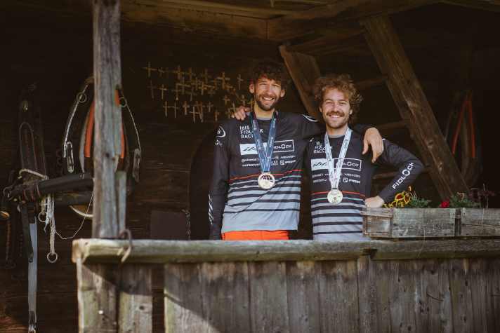 Für den E-Enduro-Test in Petzen / Jamnica luden wir hochdekorierte Gasttester ein. Fotograf Adrian Vesenbeckh (links) sahnte bei den Masters ab, Anton Wünscher (rechts) konnte das Qualifikationsrennen für die Profi-EWS, die EWS-100 gewinnen.