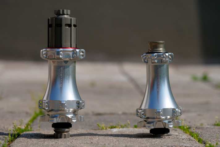 Extralite HyperBoost 3 Naben und ein wenig Fugenmoos.