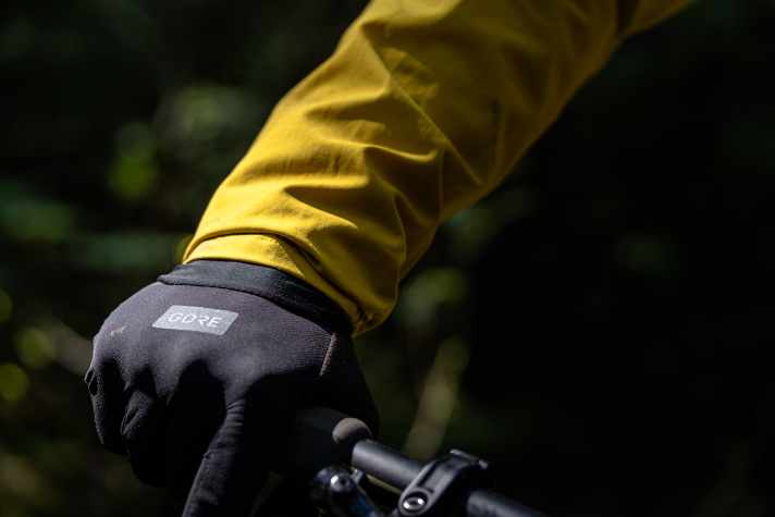 Um die Herbst-Kollektion abzurunden, bietet Gore auch MTB-Handschuhe an.