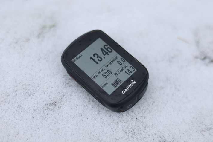 Bei sehr winterlichen Temperaturen um den Gefrierpunkt kommt der kleine Akku des Garmin Edge 130 Plus schnell an seine Grenzen.