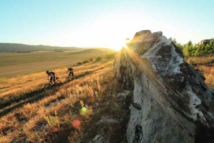 Nur das Tageslicht setzt Grenzen: Im Bikerevier Harz kann die ganze Familie solange biken, wie die Bein(chen) mitmachen.