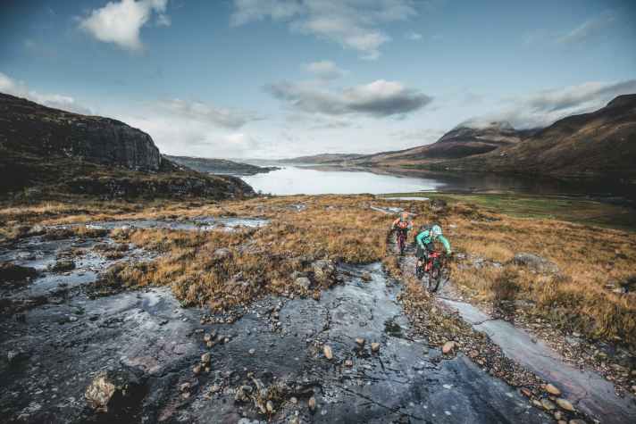 Für die Trails in Schottland lohnt sich immer ein zweites Paar Socken. Es kann immer mal nass werden, auch wenn es nur von unten ist.