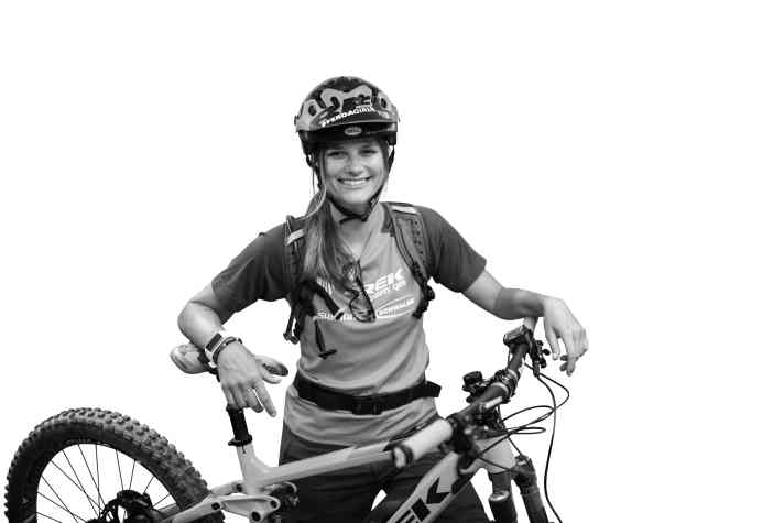   Steffi Marth: Sie tingelt durch die Welt von Foto-Shoot zu Foto-Shoot, von einem Adventure-Trip zum nächs­ten. Freeride-Profi Steffi Marth „is living the dream“. Da können wir den Neid nur runterschlucken.