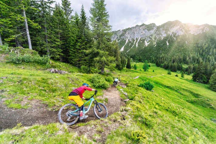  Der Alte-Statt-Trail: Enduro-Gekurve in alpiner Superlandschaft. Ja, so schön sind die Alpen!
