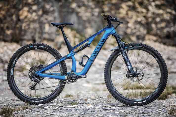   Das Canyon Neuron CF 9.0 gewann unseren <a href="https://www.bike-magazin.de/mountainbikes/trailbikes/test-canyon-neuron-cf-90-sl" target="_blank" rel="noopener noreferrer nofollow">Trailbike-Test in BIKE 3/20</a> .