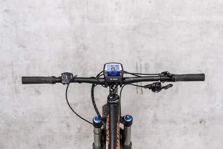    BOSCH: Im Vergleich zum größeren Bosch-Intuvia (Foto 2) fallen die Ziffern natürlich kleiner aus. Der Intuvia-Umschalter neben dem Griff gibt wesentlich besseres Feedback beim Umschalten.­­­