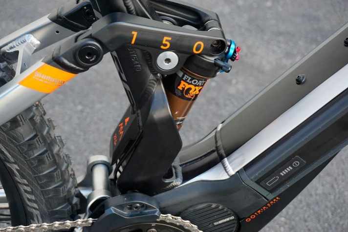   Der Hinterbau entlockt dem Federbein am RS-Modell 150 Millimeter Federweg.