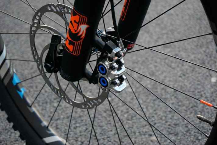   Starke Bremsen sind am E-MTB Pflicht: Am E-Core Evo RS stoppt die kraftvolle Magura MT Trail.