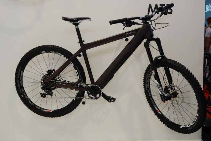   Ein Showbike von Fazua zeigt die unauffällige Integration des Evation-Antriebs.